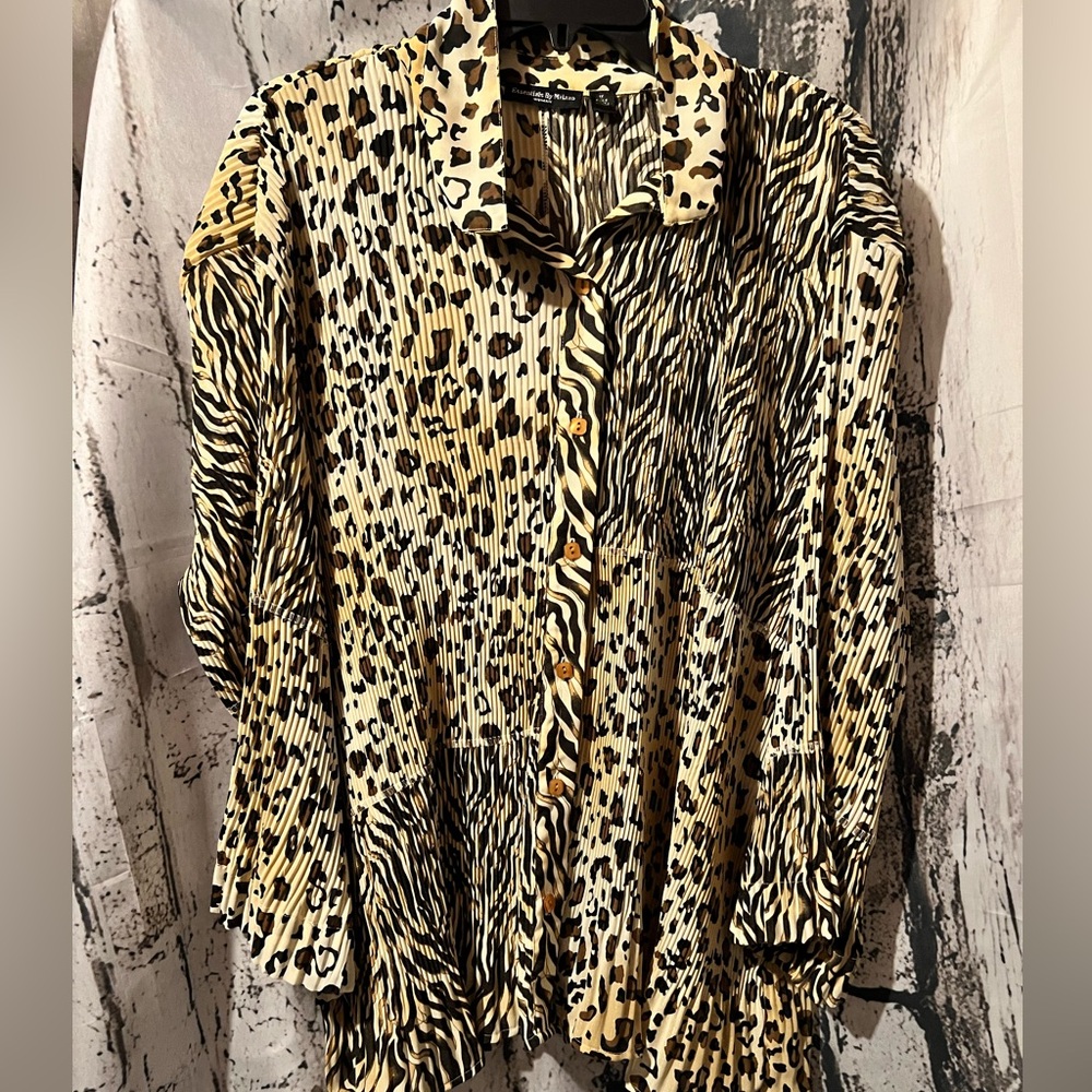 Multi animal print blouse with pleated details size 18 quiet luxury bohemian
